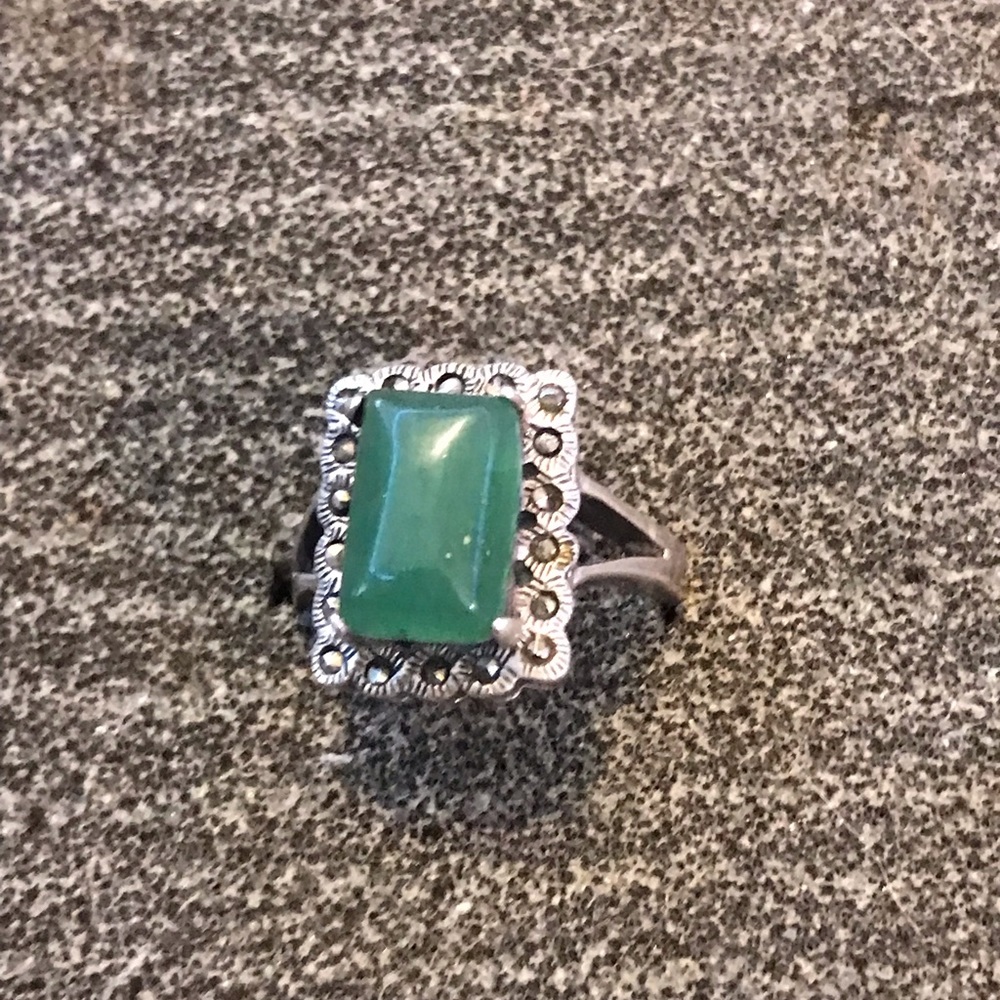 Beautiful Jade & Diamond Ring - Picture 6 of 6